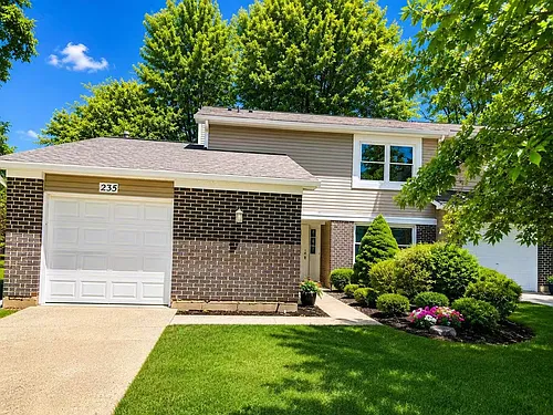 235 Hedgerow Dr Photo 1