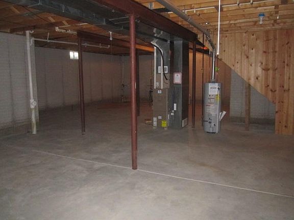 4th image of 298 Oconomowoc Pkwy