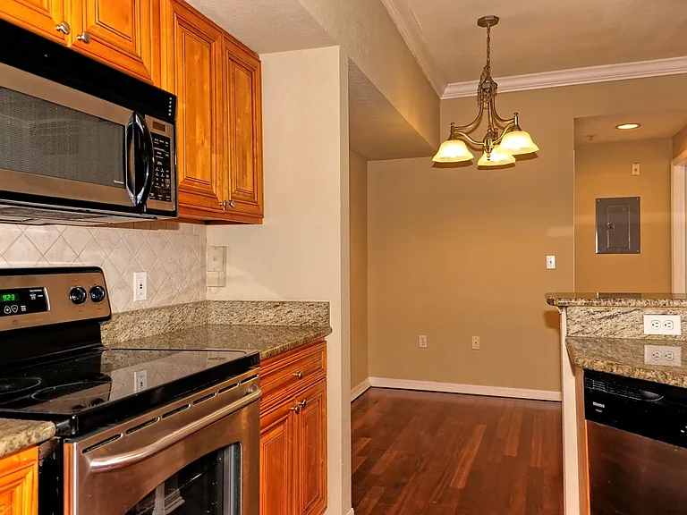 6071 Westgate Dr #313 — Photo 9