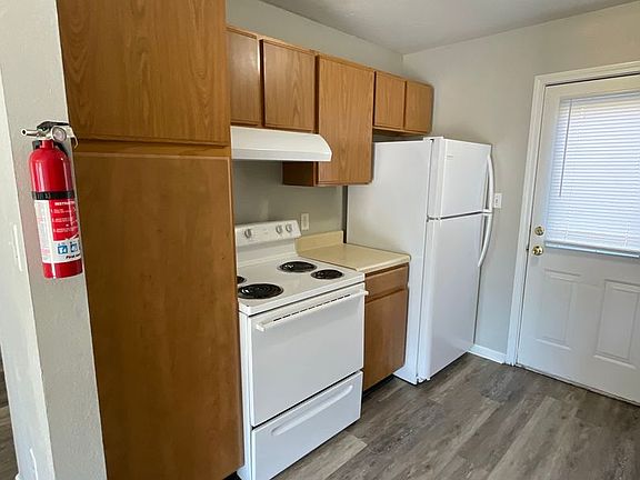 4th image of 94 N Rogers St #Ad2d1b173