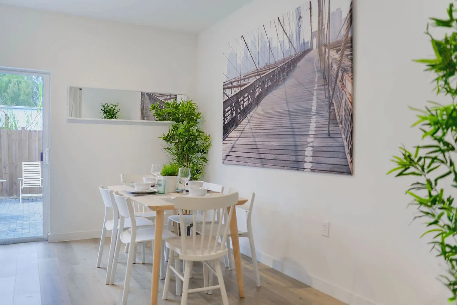 3 bed, 2.0 bath, 1367 sqft, $3,470 — Photo 4