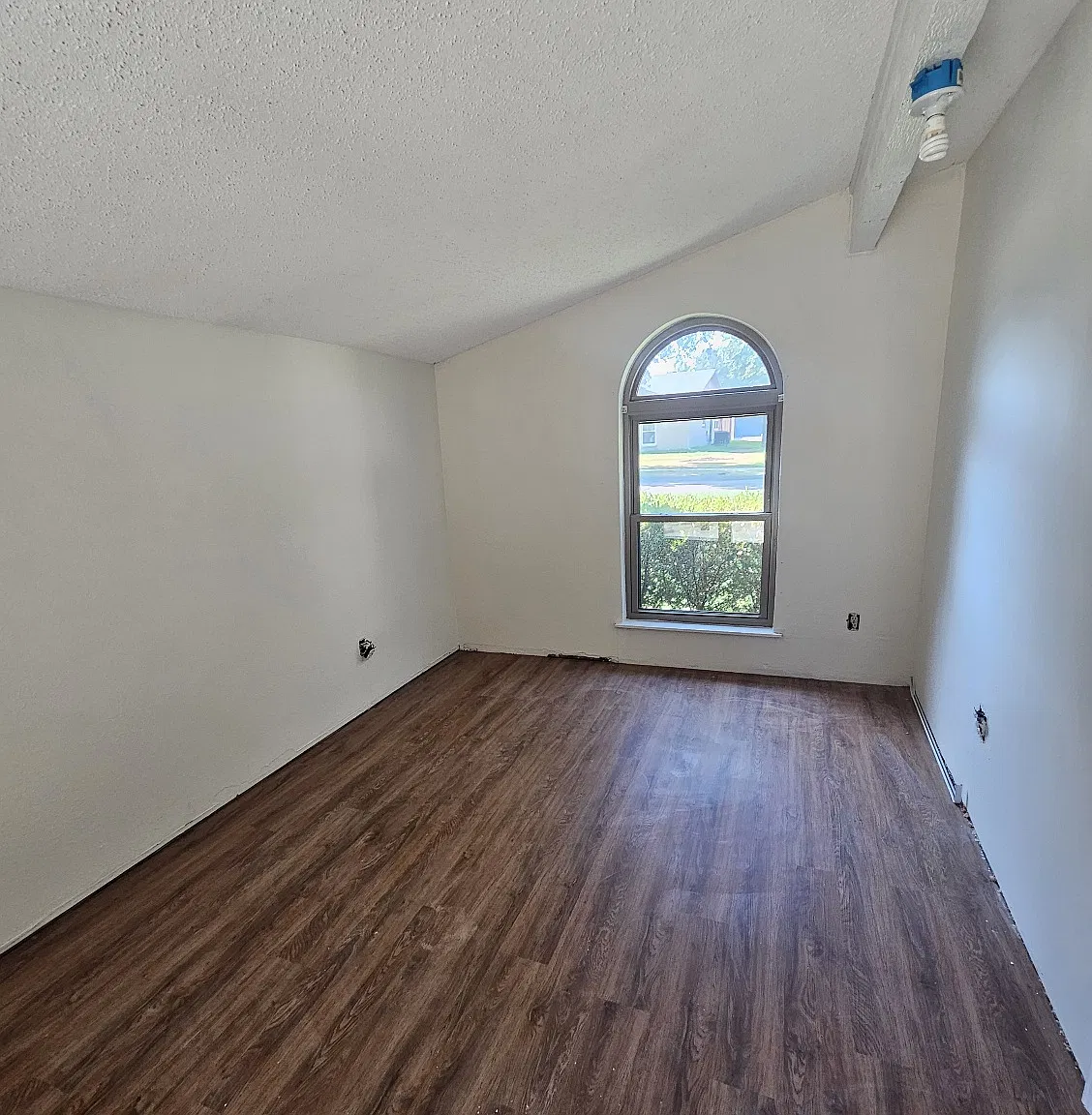 4 bed, 1946 sqft, $2,150 — Photo 2