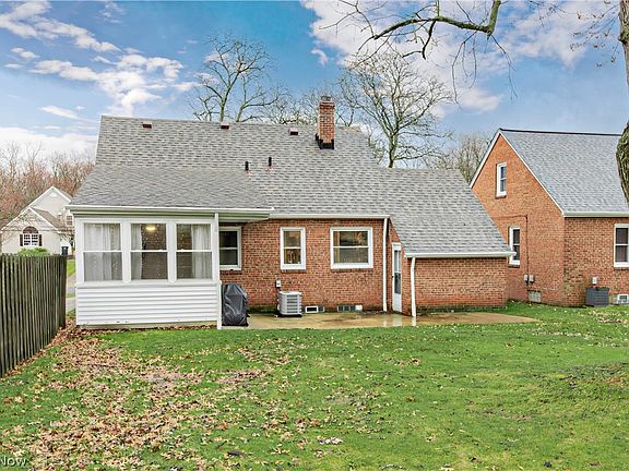 3rd image of 1608 Sunview Rd