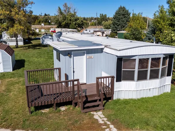 1302 Pioneer Trl, Mandan, ND 58554