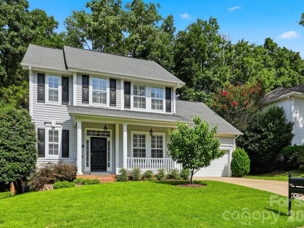 6832 Charter Hills Rd, Charlotte, NC 28277