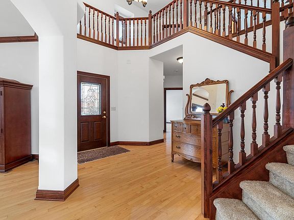 3rd image of 145 Victoria CIRCLE