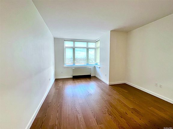 3rd image of 4028 College Point Blvd #T2-111