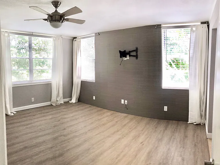 9230 Lagoon Pl #302 — Photo 9