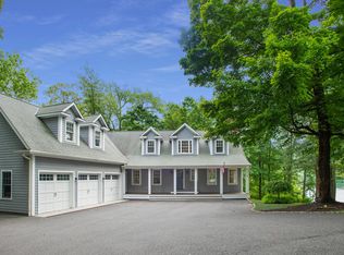 23 Pond Rd, Ridgefield, CT 06877