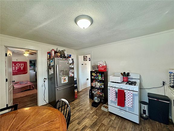 5th image of 620 S Front St