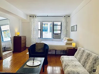 Rented by R New York