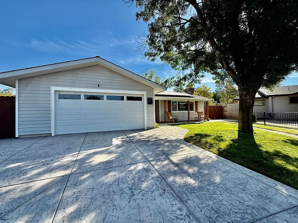 310 Creekside Ct