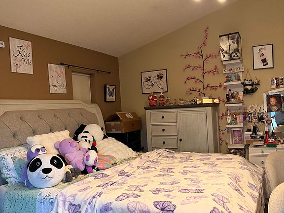 4th image of 424 Olive Ave #1