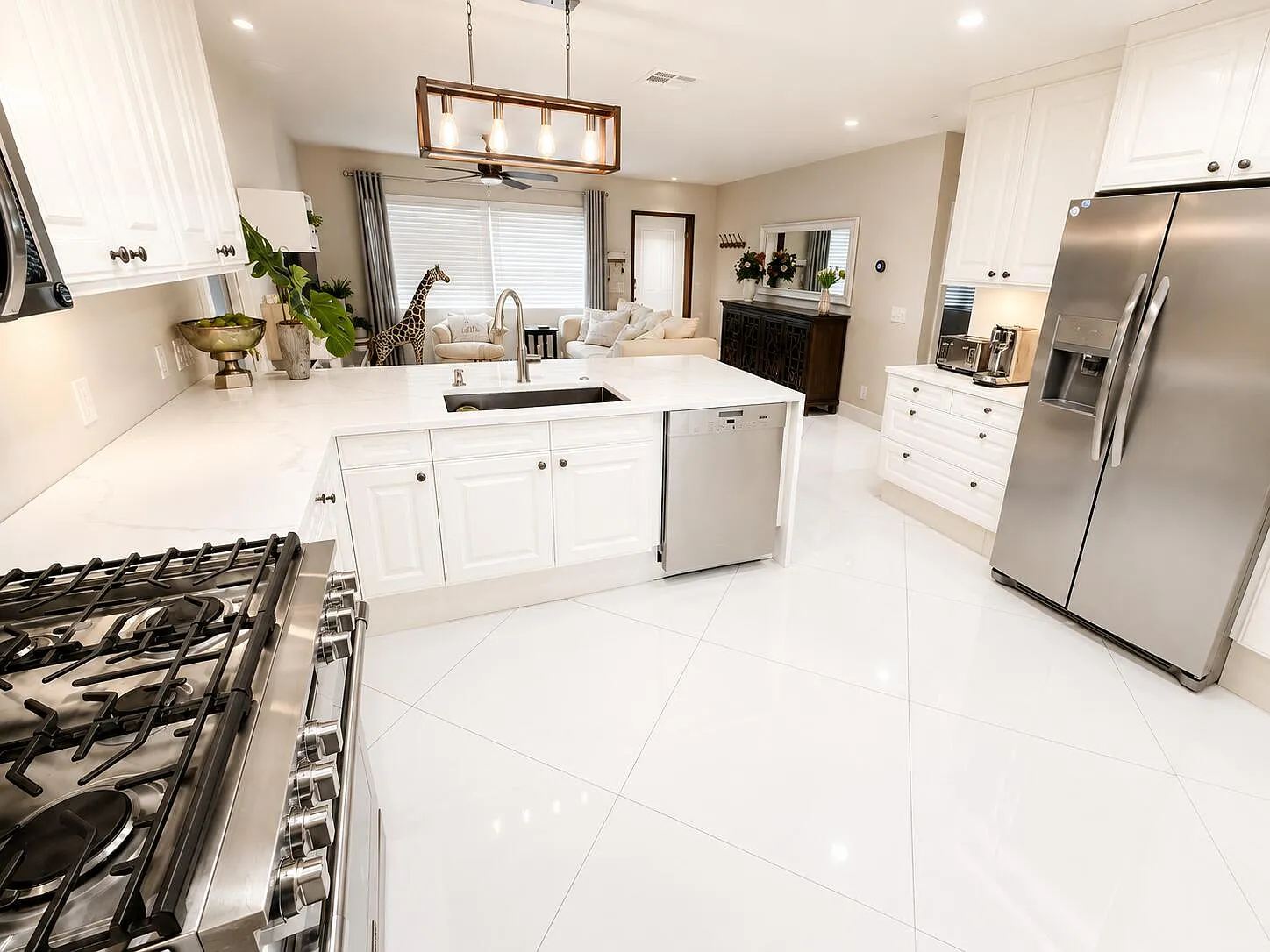 5 bed, 3.0 bath, 972 sqft, $5,500 — Photo 4