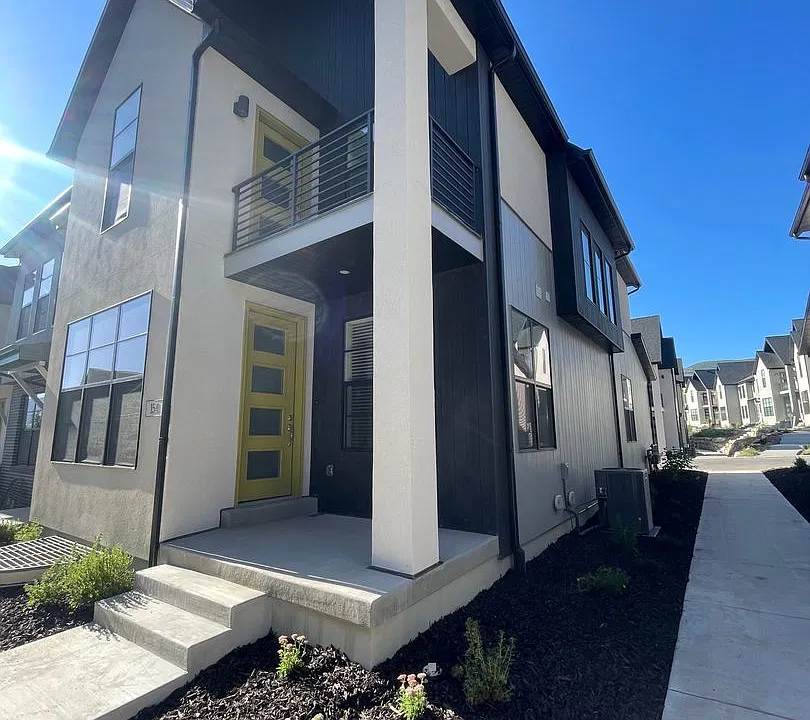 214 E 1760 N