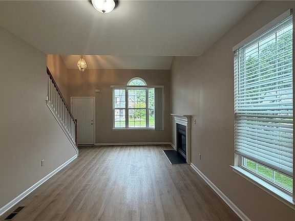 3rd image of 2288 Creekside Dr