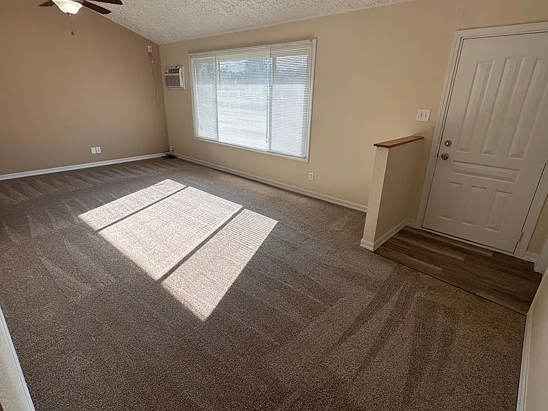 2433 Bainbridge Ave — Photo 15
