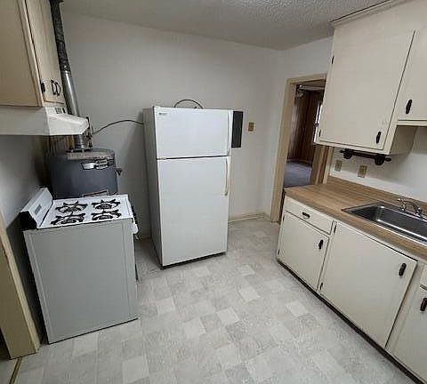 4th image of 404 W Hampton Ave #3