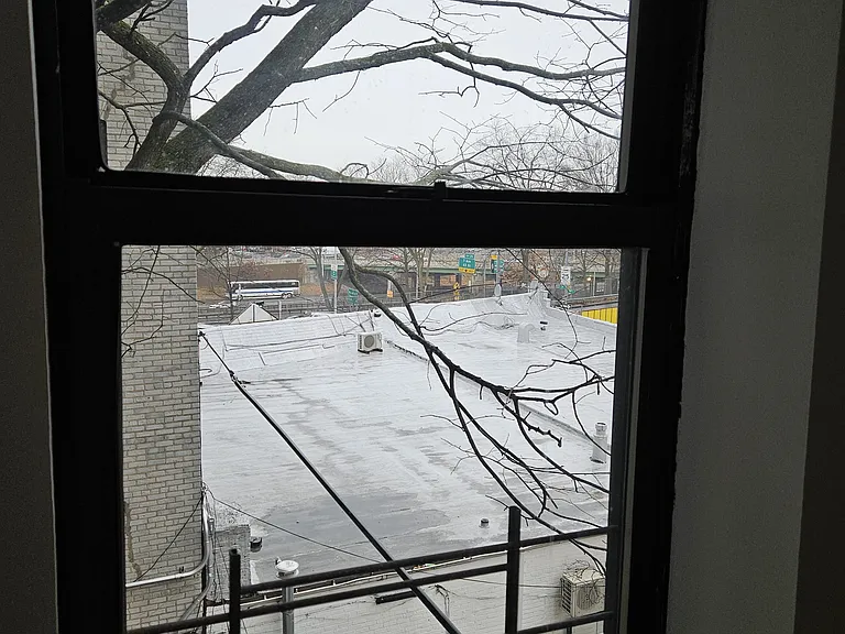 915 84th St #3P — Photo 3