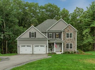 4 Sugden Ln, North Chelmsford, MA 01863