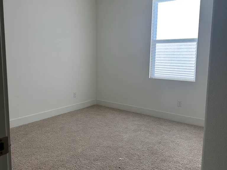 442 Manhattan Dr — Photo 8