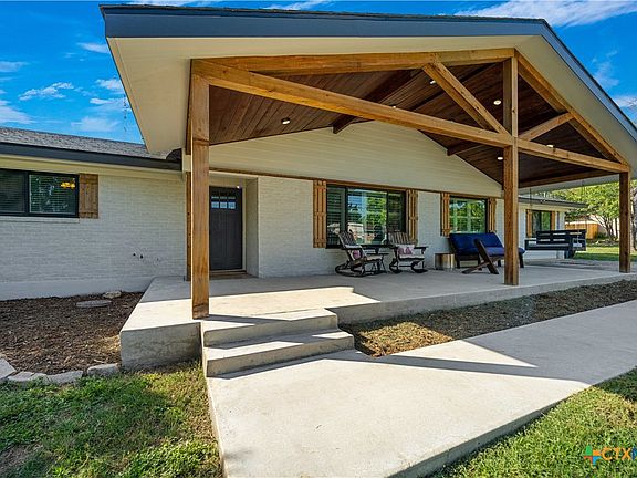 3rd image of 384 Lark Ln