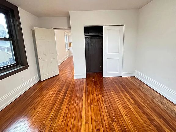 5th image of 2107 Green St #2RR