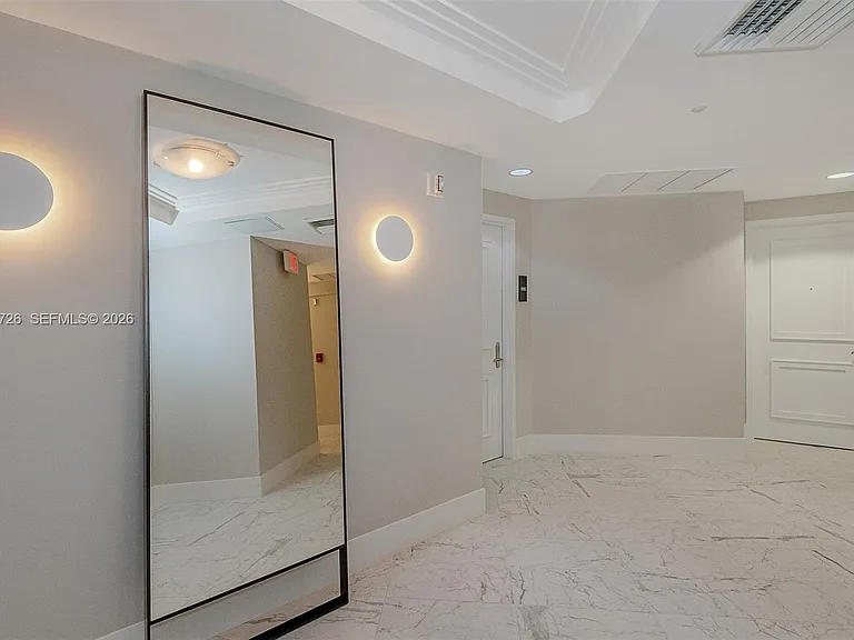 1000 S Pointe Dr #905 — Photo 27