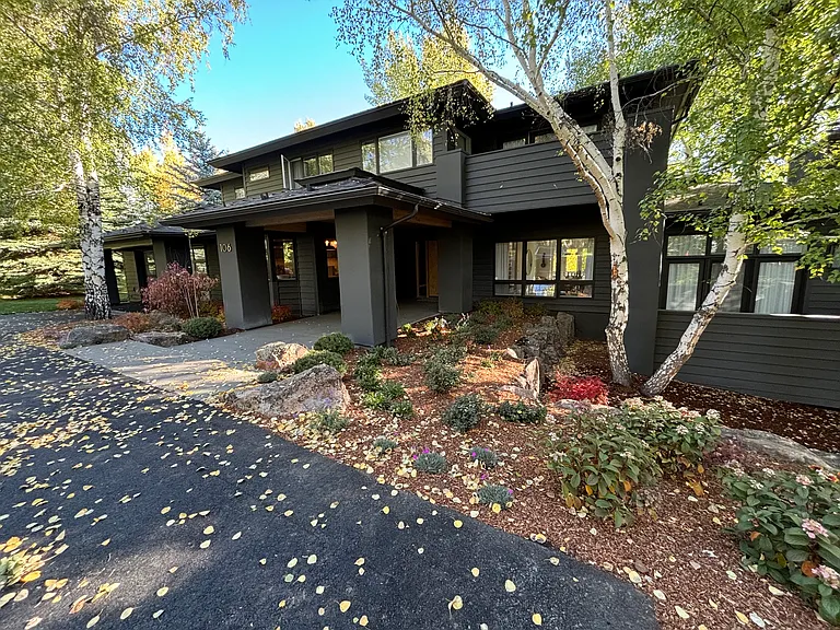 106 Camas Loop W — Photo 1