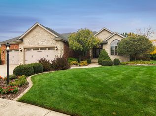 910 Hawk Cir, Crown Point, IN 46307