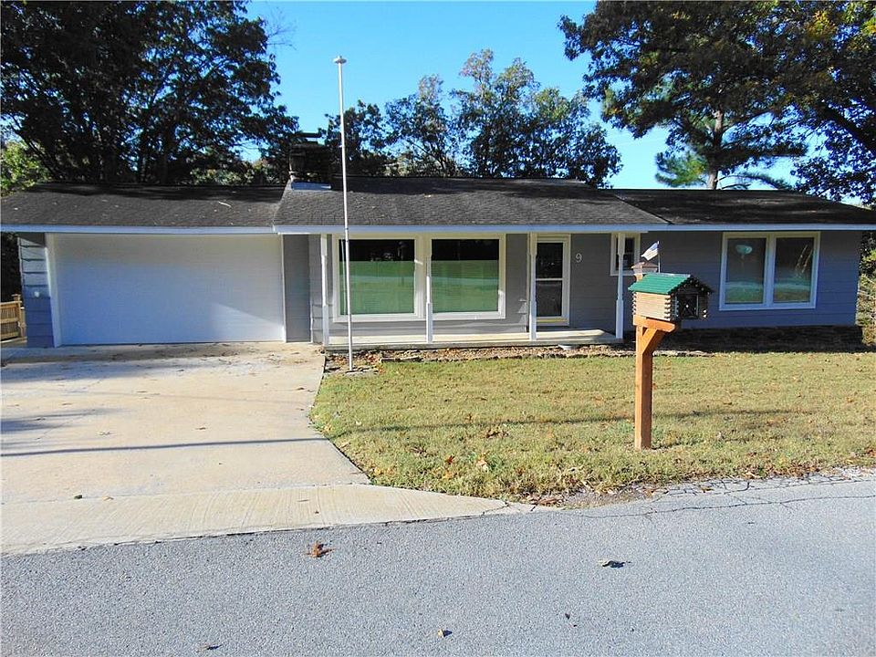 1st image of 9 Brompton Dr
