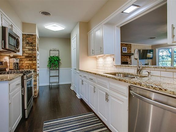 2nd image of 2831 Whitewood Dr