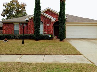 1128 Greenview Ln, Kennedale, TX 76060