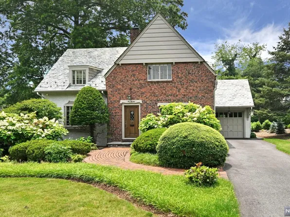 220 Ackerman Ave, Ho Ho Kus, NJ 07423