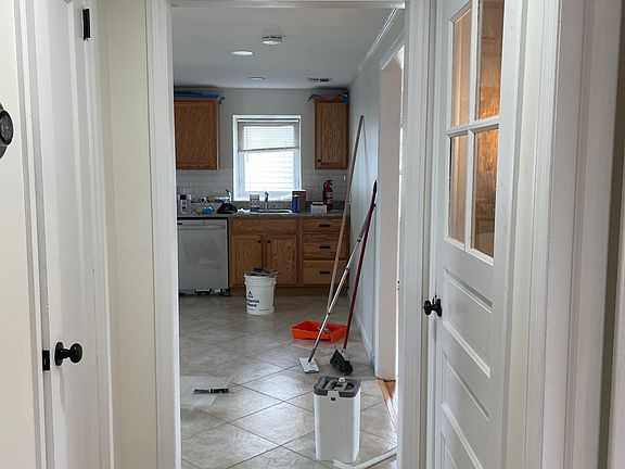 5th image of 63 Richmond St Floor 2
