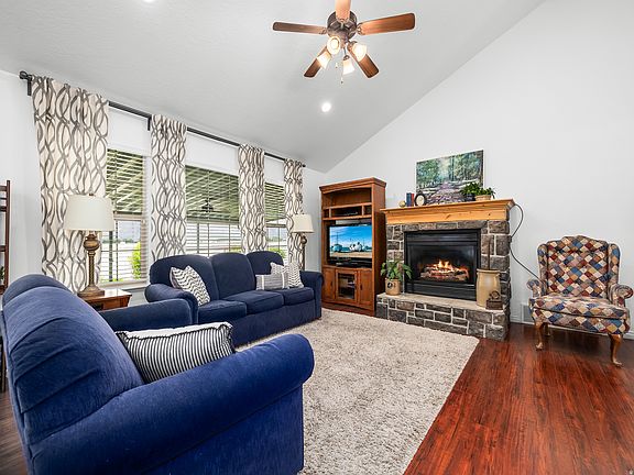 5th image of 1602 W Renaissance Way