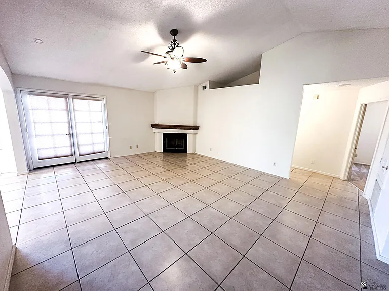 3555 W 15th Ln — Photo 7