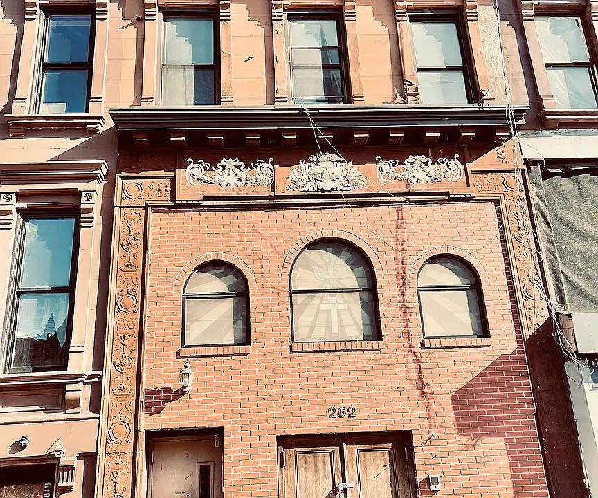 1st image of 260 Lenox Ave