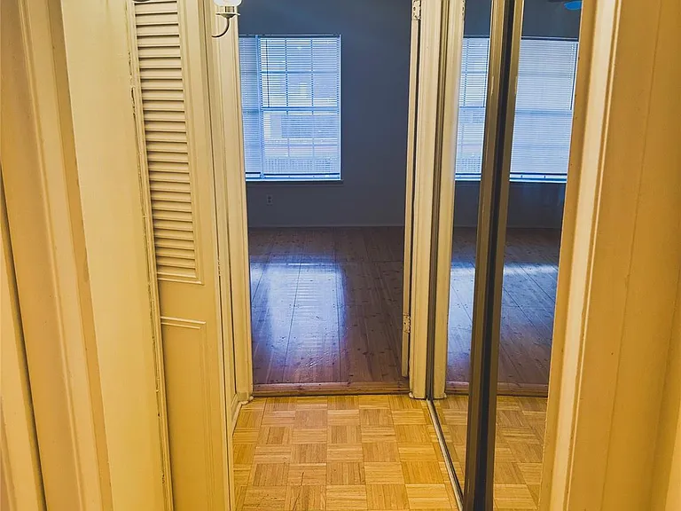 7600 Burgoyne Rd #240 — Photo 12
