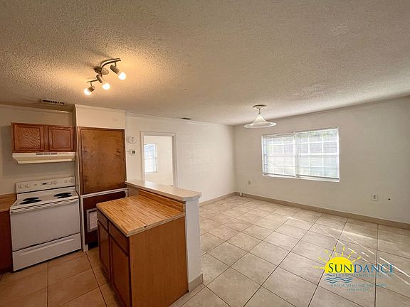 5th image of 209 Tamarack Ave
