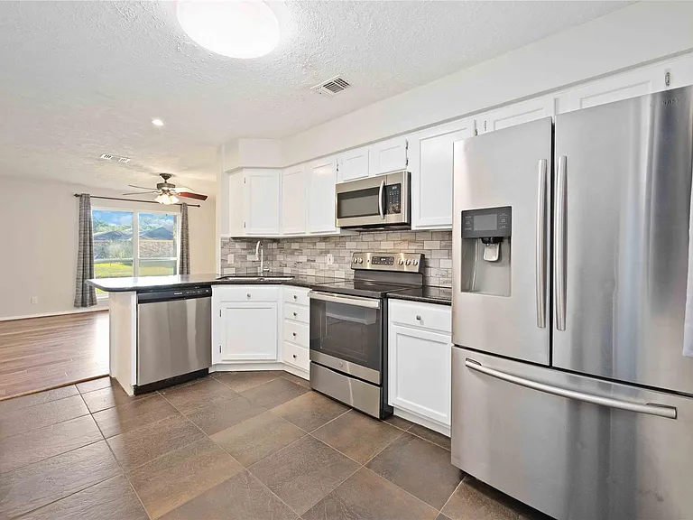 9809 Condor Dr — Photo 4