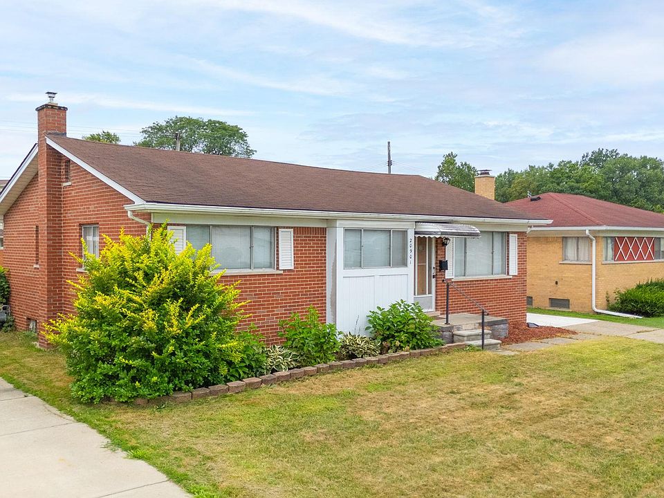 1st image of 20901 Crestmont Ln