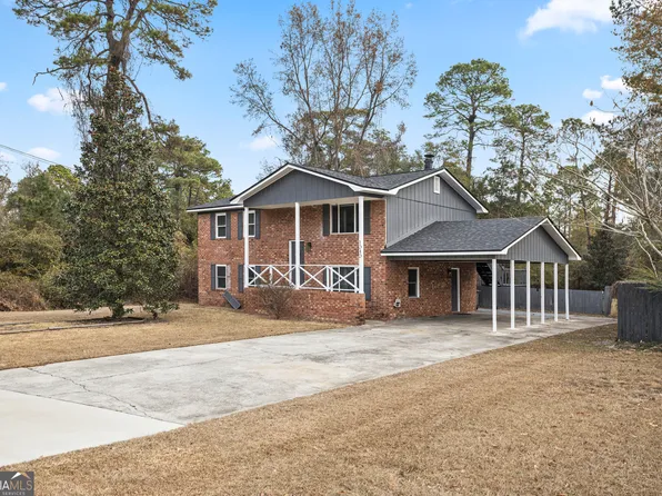 1040 Live Oak Dr, Hinesville, GA 31313
