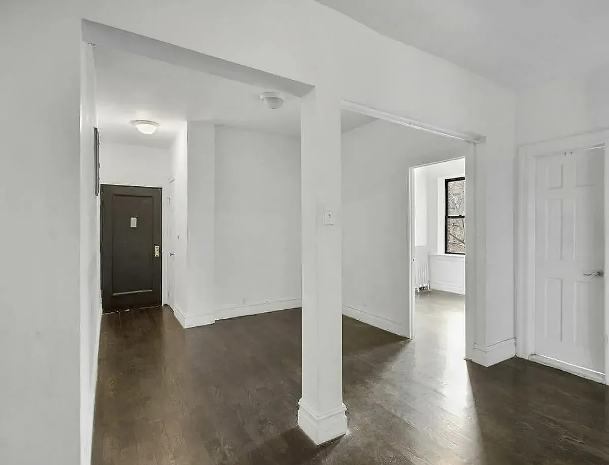 820 Franklin Avenue — Photo 2