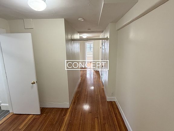 3rd image of 7 Mount Hood Rd APT B