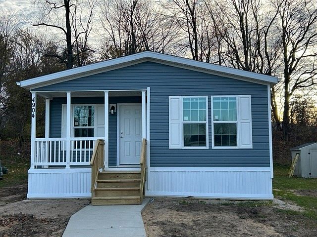 2nd image of 4904 Eisenhower Dr #168