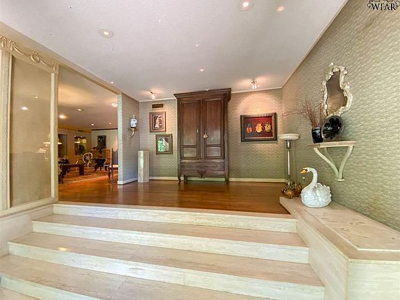 3rd image of 2309 Clarinda Ave
