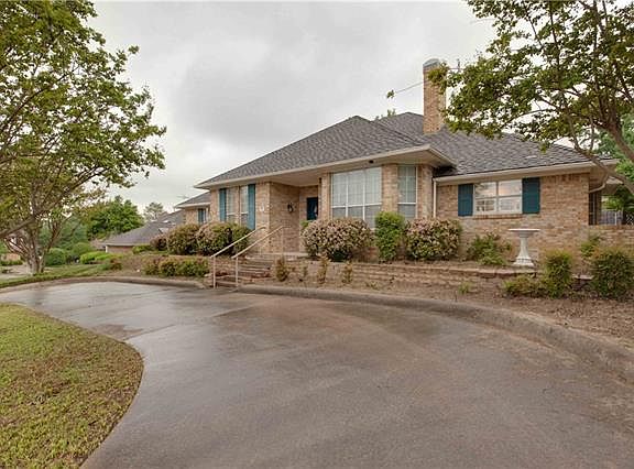 2nd image of 2914 Apple Valley Dr