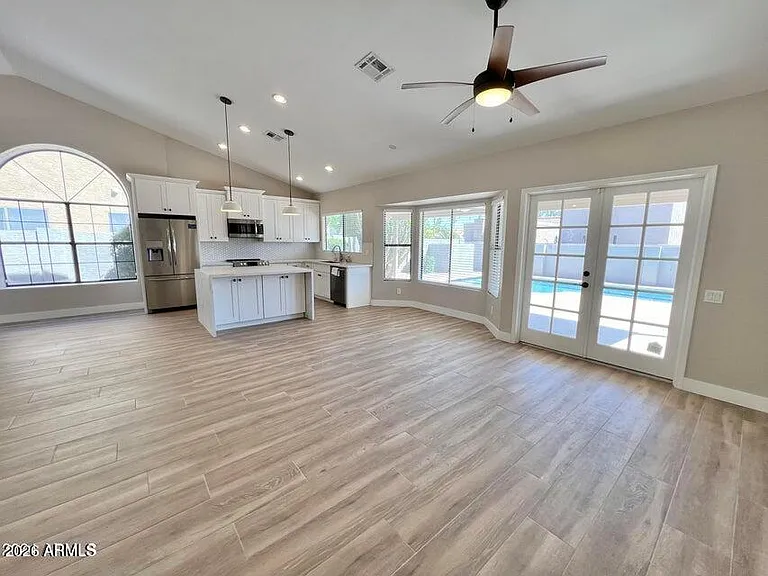 10889 E Kalil Dr — Photo 3