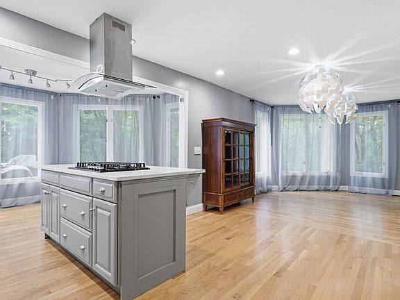 4th image of 247 Hampstead St